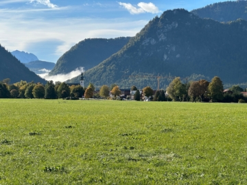 Chiemgau genießen: Ferienappartement mit Schwimmbad und Vermietungschance, 83334 Inzell, Etagenwohnung