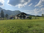 Titelbild - Eine besondere Lage, Zweifamilienhaus mit ausgebautem Dachboden, Berg- und Weitblick in Ruhpolding!