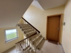 Treppenhaus - Charmante 3‑Zimmer‑Wohnung mit Balkon, Garage & Fernwärme – ca. 67 m² Wohnfläche