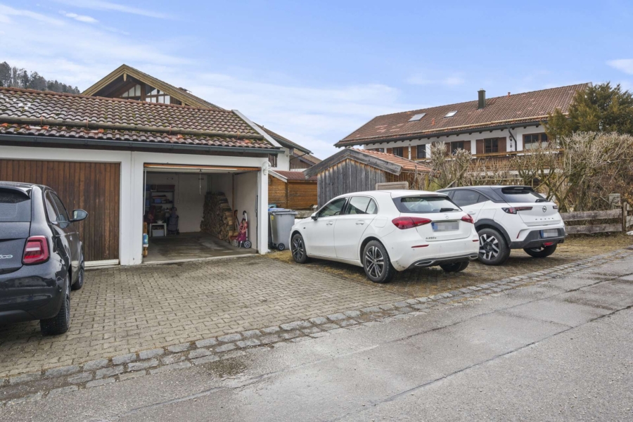 Garage und Stellplatz