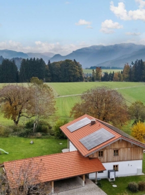 Zweifamilienhaus in traumhafter Lage – Wohnen & Vermieten mit Stil und viel Liebe zum Detail, 83313 Siegsdorf, Zweifamilienhaus