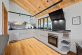 Küche OG - Zweifamilienhaus in traumhafter Lage – Wohnen & Vermieten mit Stil und viel Liebe zum Detail
