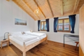 Schlafen 2 OG - Zweifamilienhaus in traumhafter Lage – Wohnen & Vermieten mit Stil und viel Liebe zum Detail
