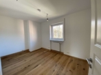 Büro mit Gastherme - Sanierte, helle Stadtwohnung im ersten OG, mit Keller und KFZ-Stellplatz für bis zu 2 Autos!