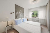 Schlafzimmer - Zwei zusammengelegte Erdgeschosswohnungen mit Garten, Terrasse, Garage und Außenstellplatz