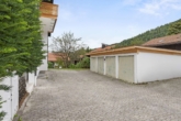 Garage Ansicht - Zwei zusammengelegte Erdgeschosswohnungen mit Garten, Terrasse, Garage und Außenstellplatz