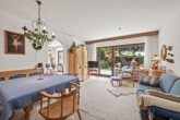 Essbereich - Zwei zusammengelegte Erdgeschosswohnungen mit Garten, Terrasse, Garage und Außenstellplatz