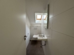 Bad mit Dusche - Helle & gepflegte 3⅕-Zimmer-Wohnung in Surtal – mit neuen Fenstern